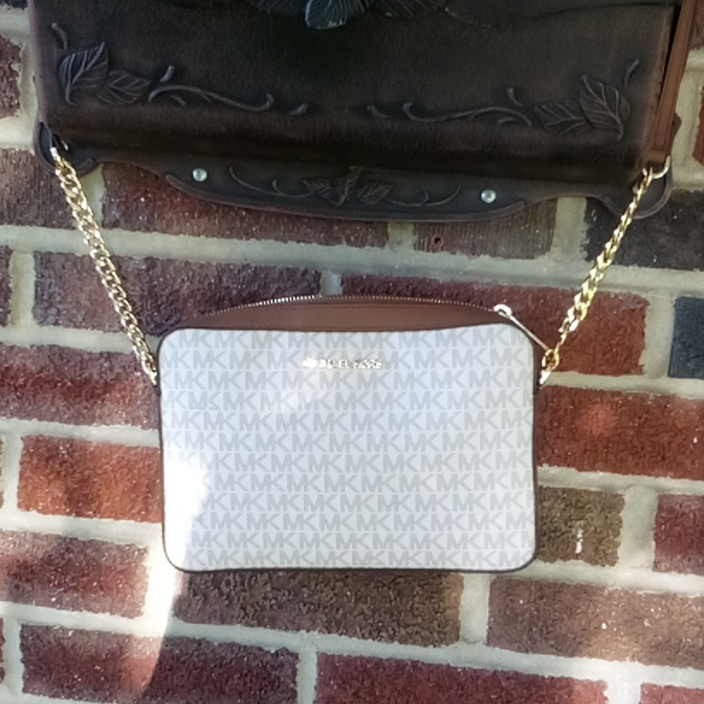 MK Jetset  Crossbody Bag New No Tags 10" X 7" Gold Chain - Picture 5 of 10
